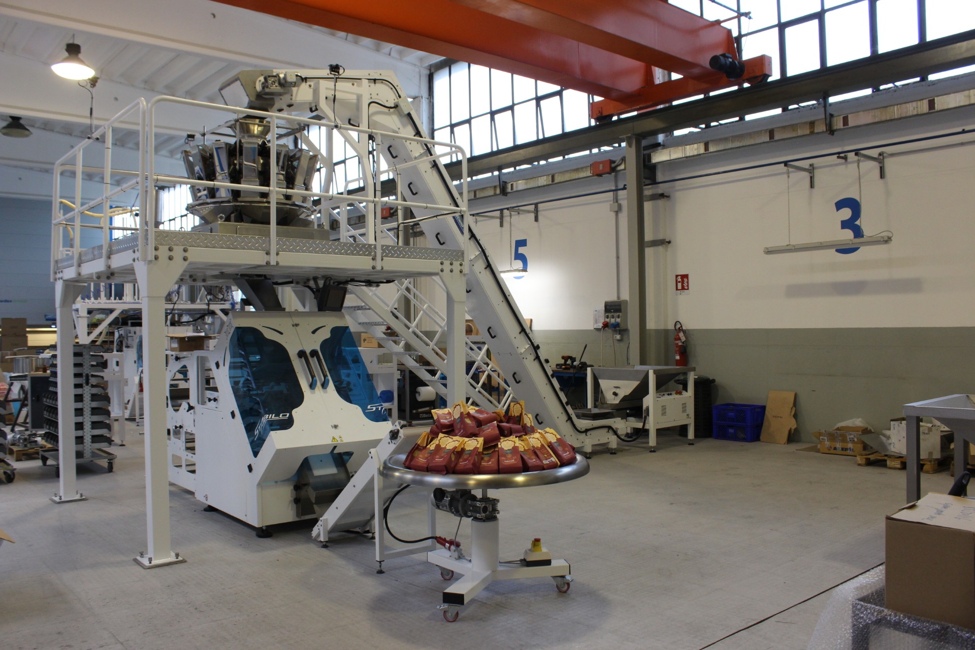 Vertikális packaging machines in operation